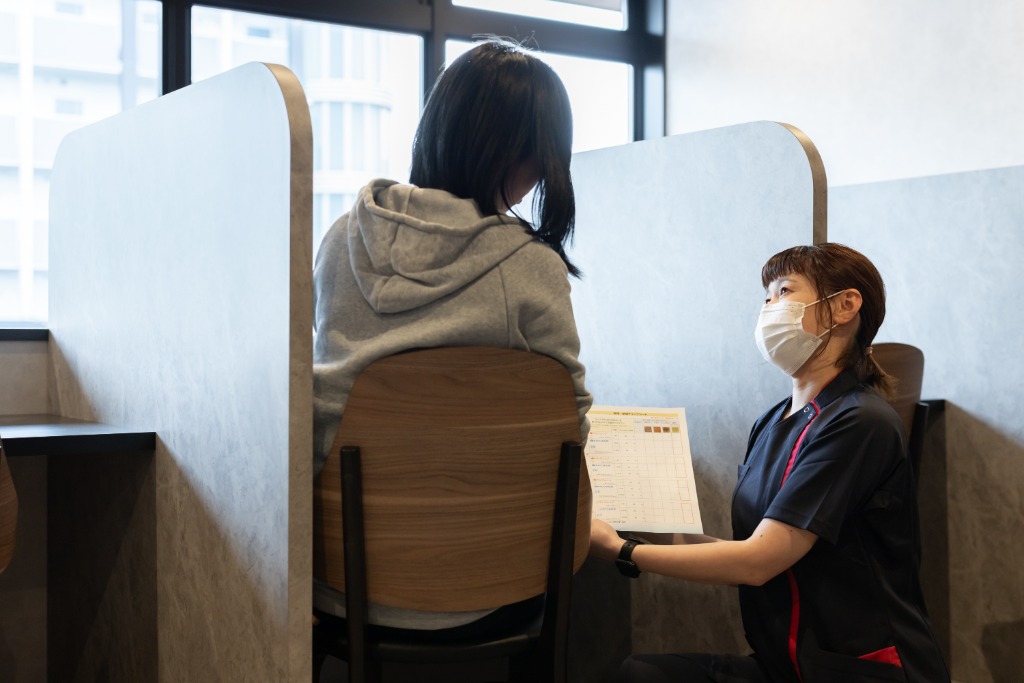 看護師による事前説明（腸管洗浄剤の服用方法など）